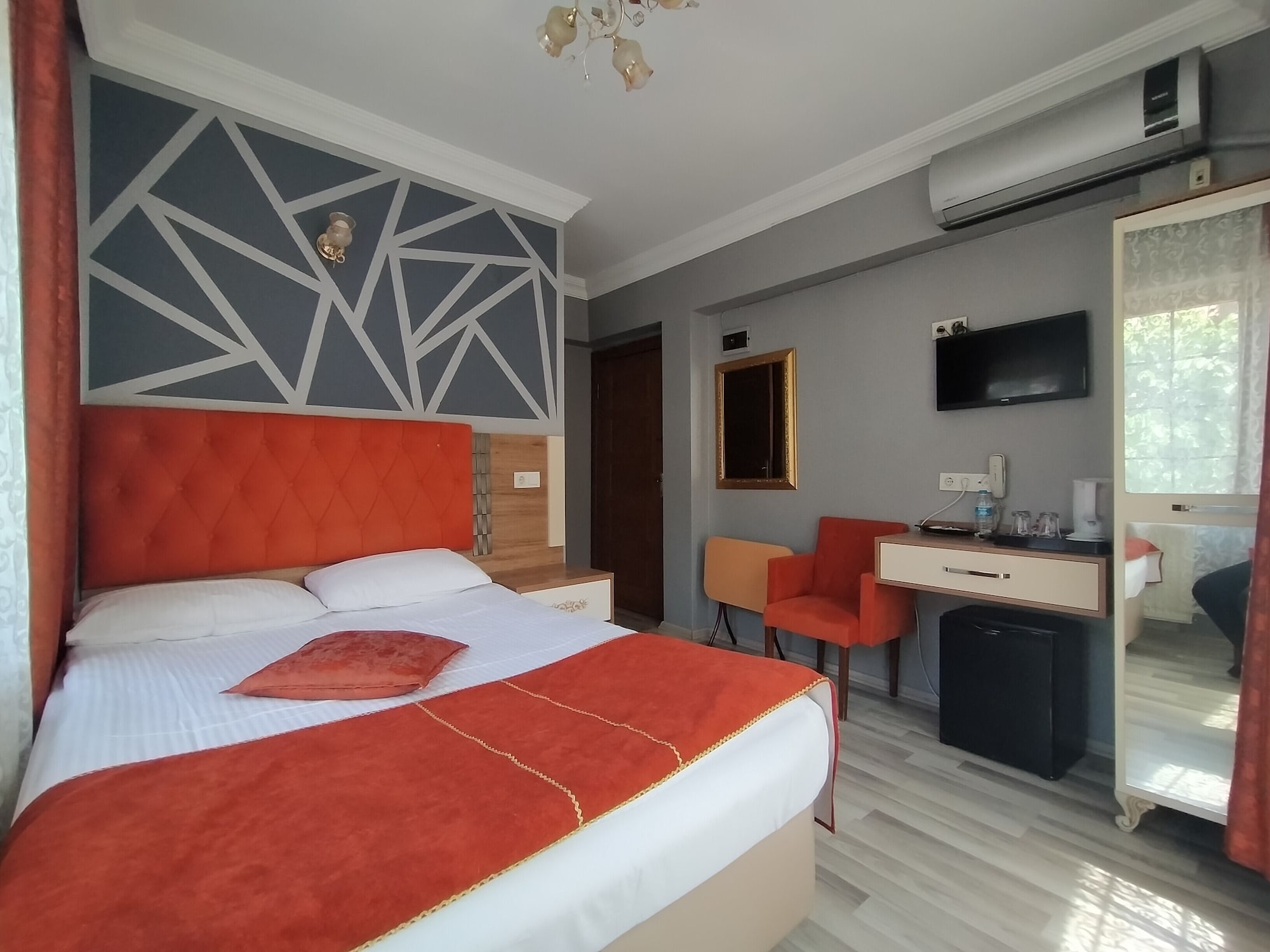 Classic, Queen Bed
