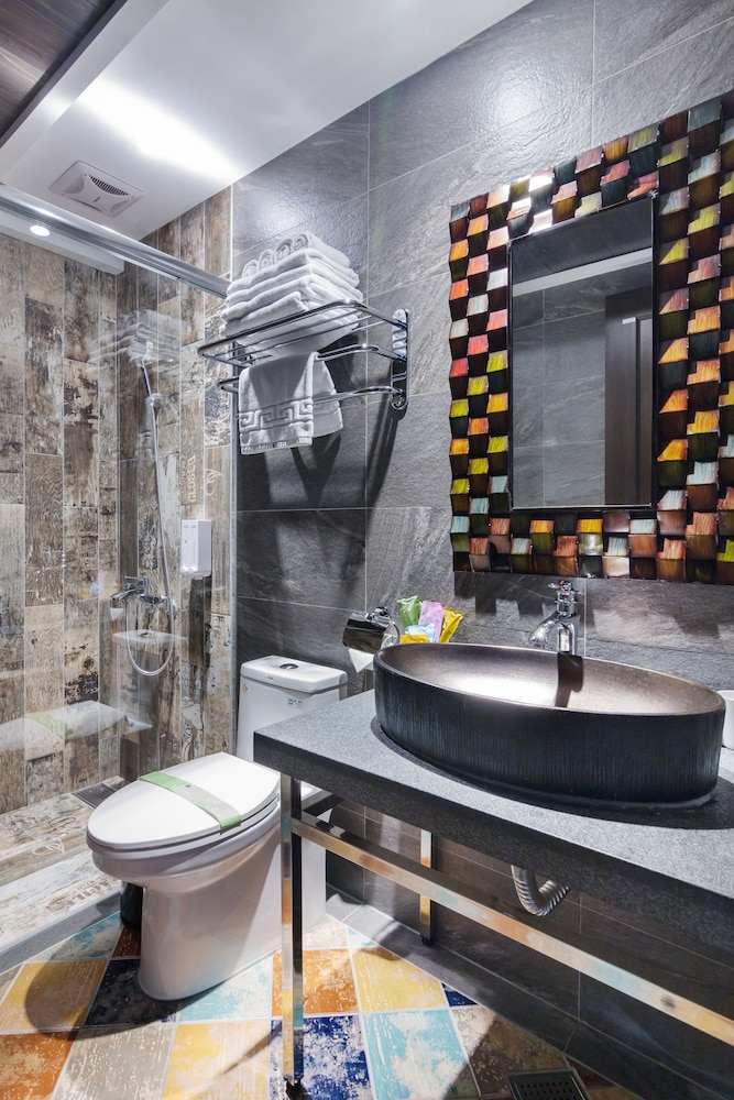 J.T World Funtrip B&B 41/44