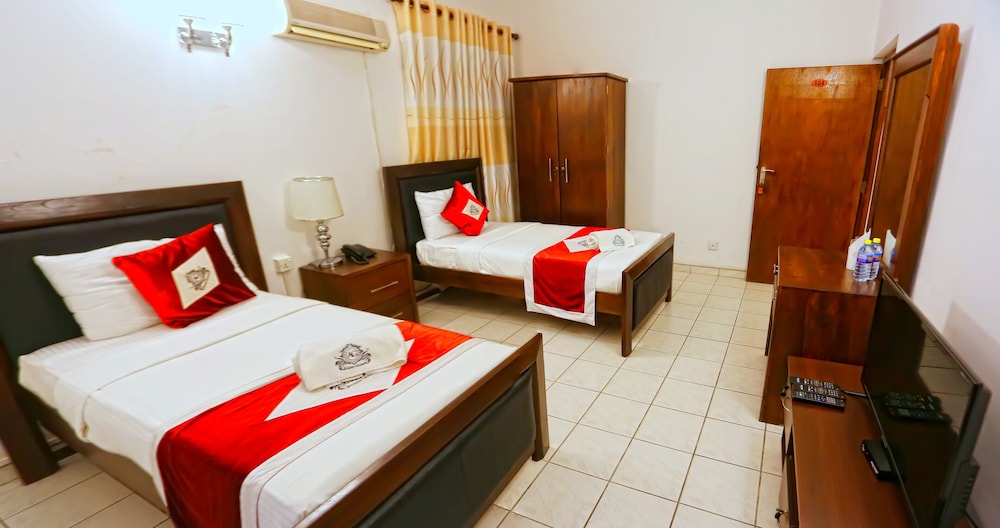 DELUXE, DOUBLE OR TWIN BED
