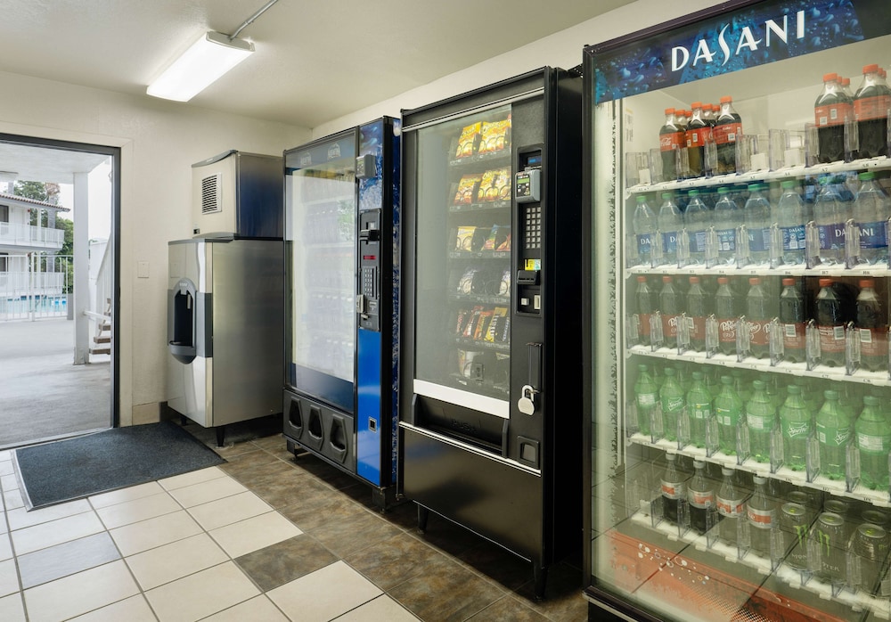 Motel6 Camarillo, CA 6/71