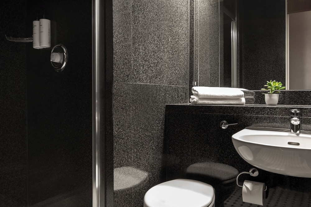 STG Hotel London Oxford Street 142/143