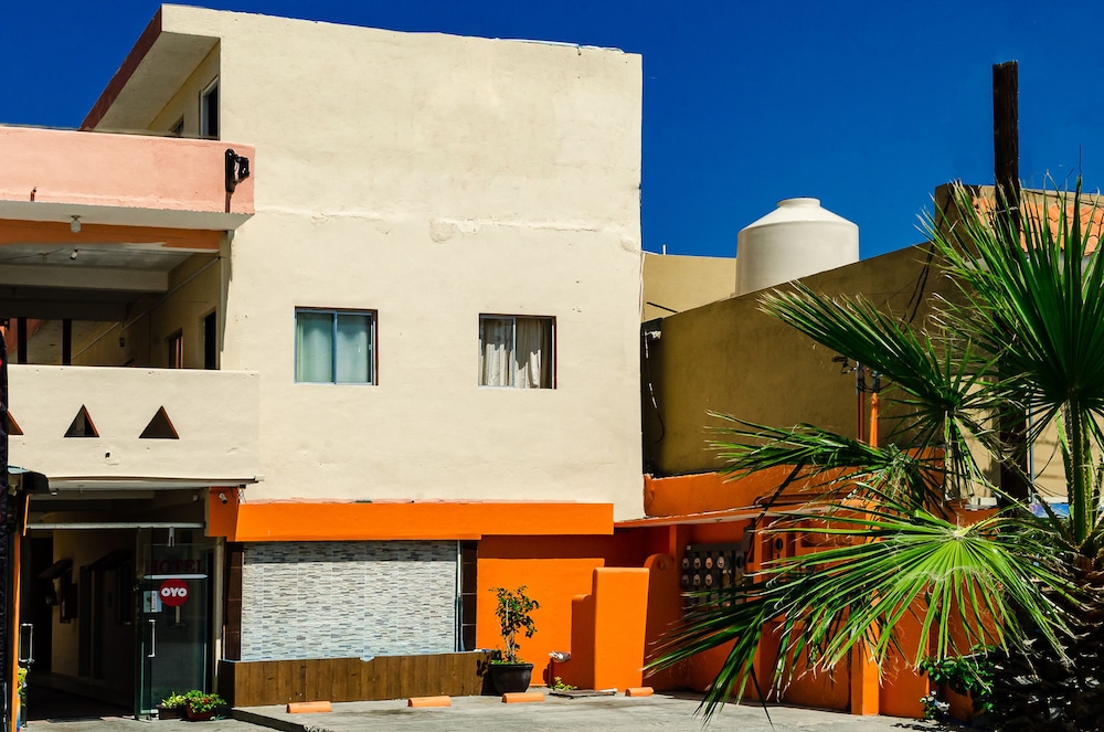 OYO Hotel Cabo Del Sur, Cabo San Lucas in CABO SAN LUCAS