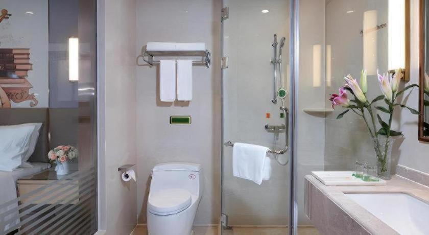 Vienna Hotel (Guangzhou Panyu Plaza) 55/58