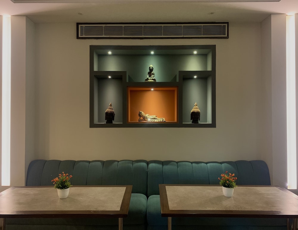 Royale Sarovar Portico Agra 9/65