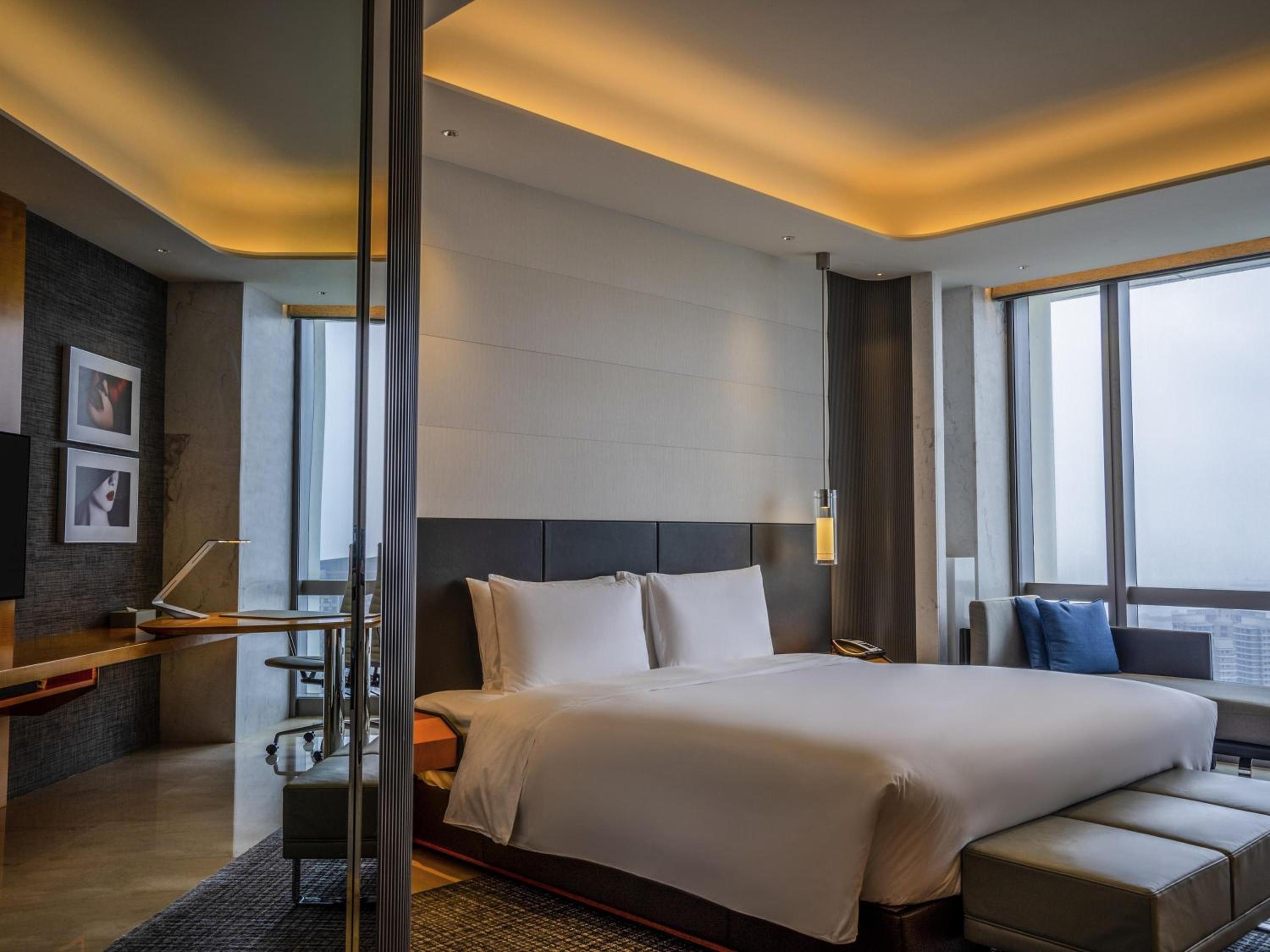 CLUB, LUXURY, KING BED, OCEAN VIEW