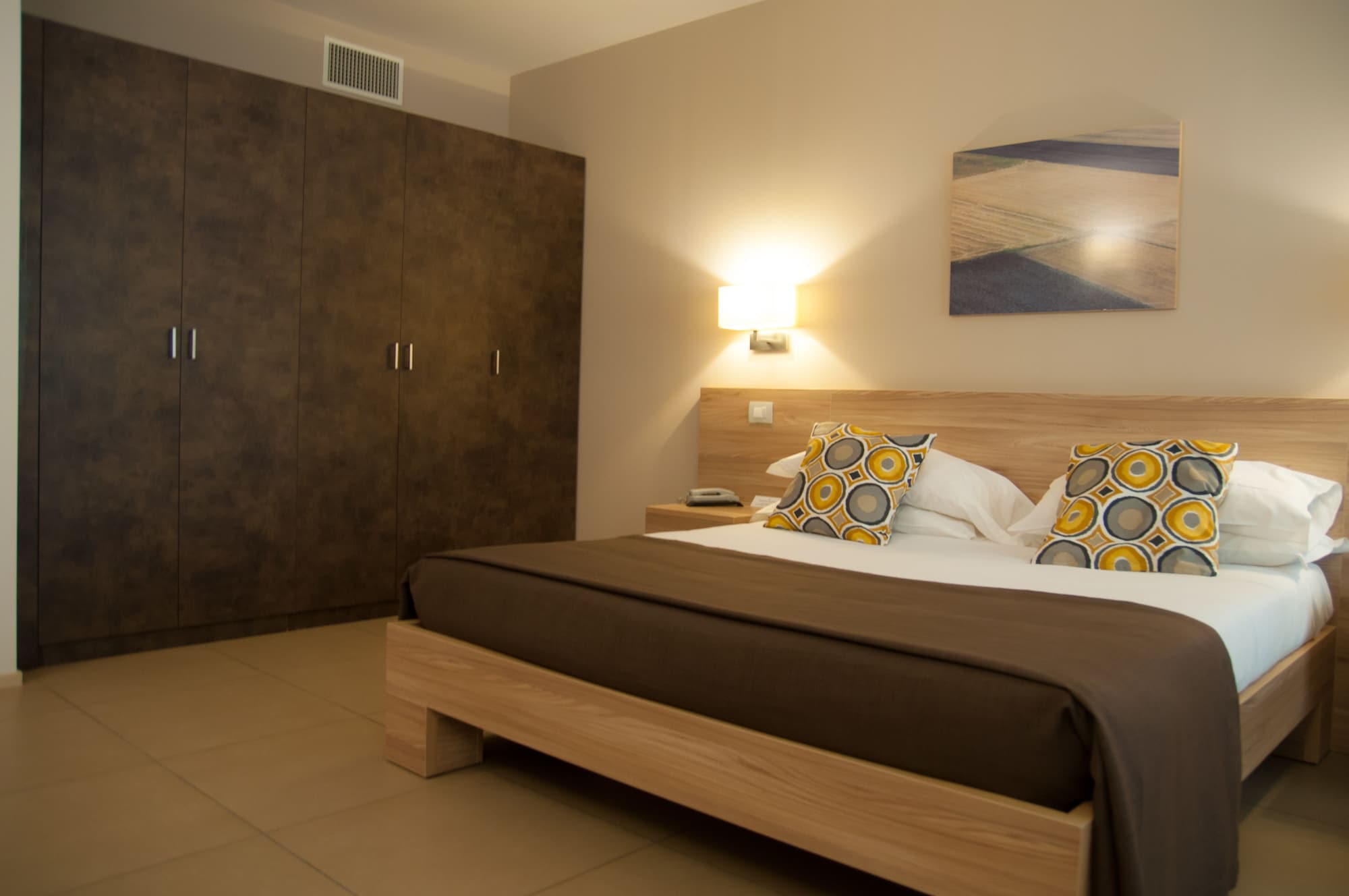 Economy, Single, Queen Bed, Accessible