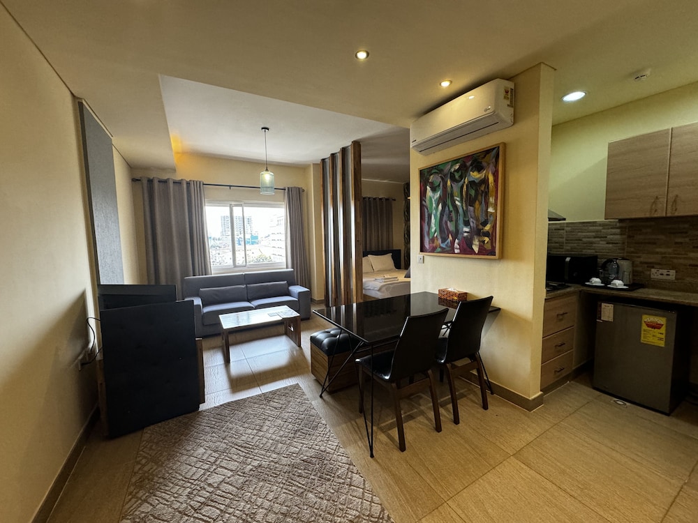 Roots Hotel Apartment 42/57