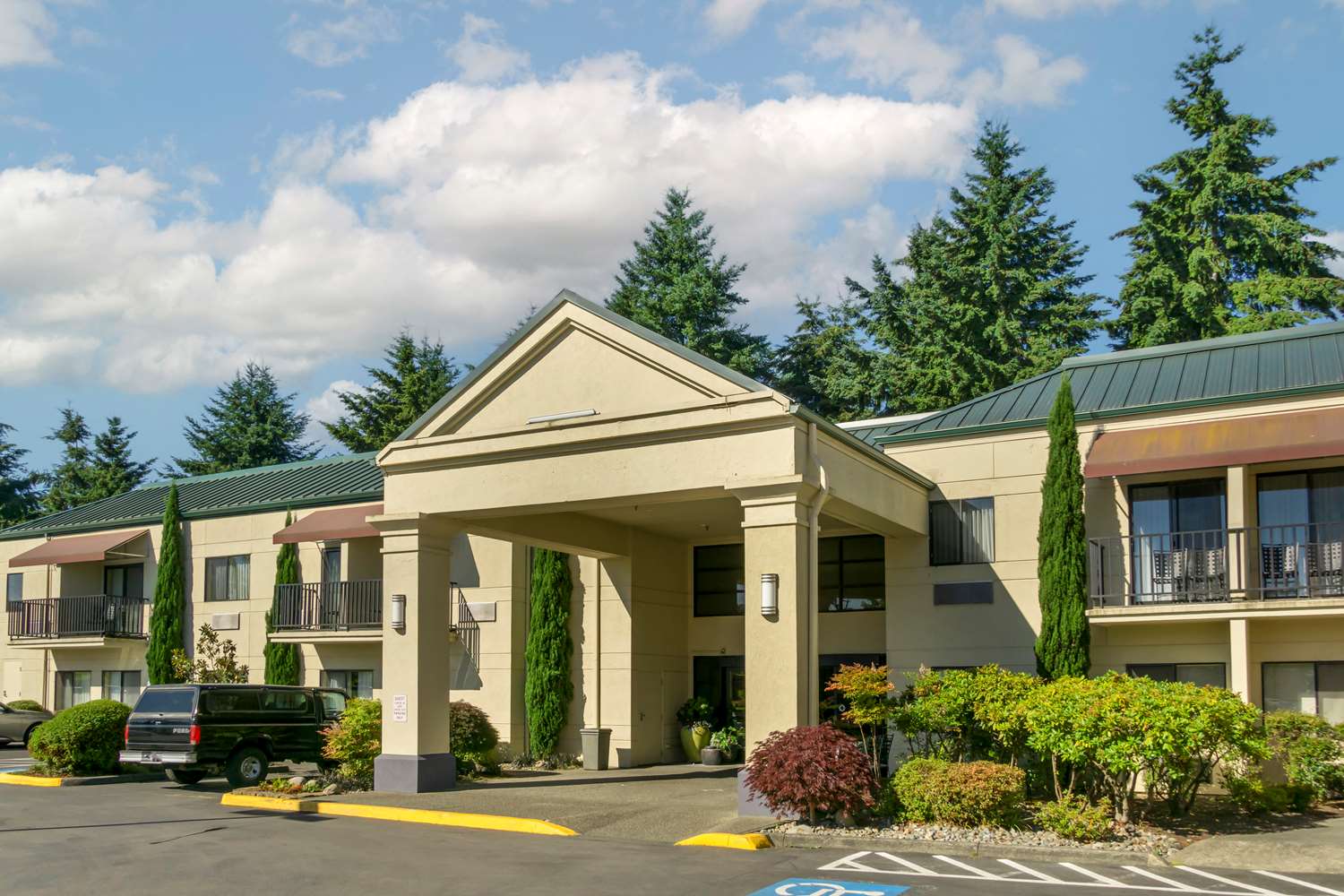 Best Western Plus Plaza by the Green 35/36