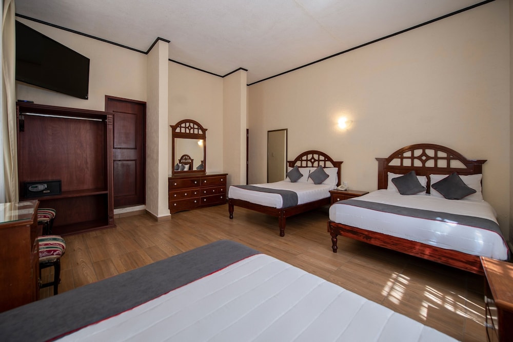 Hotel Senorial 17/50