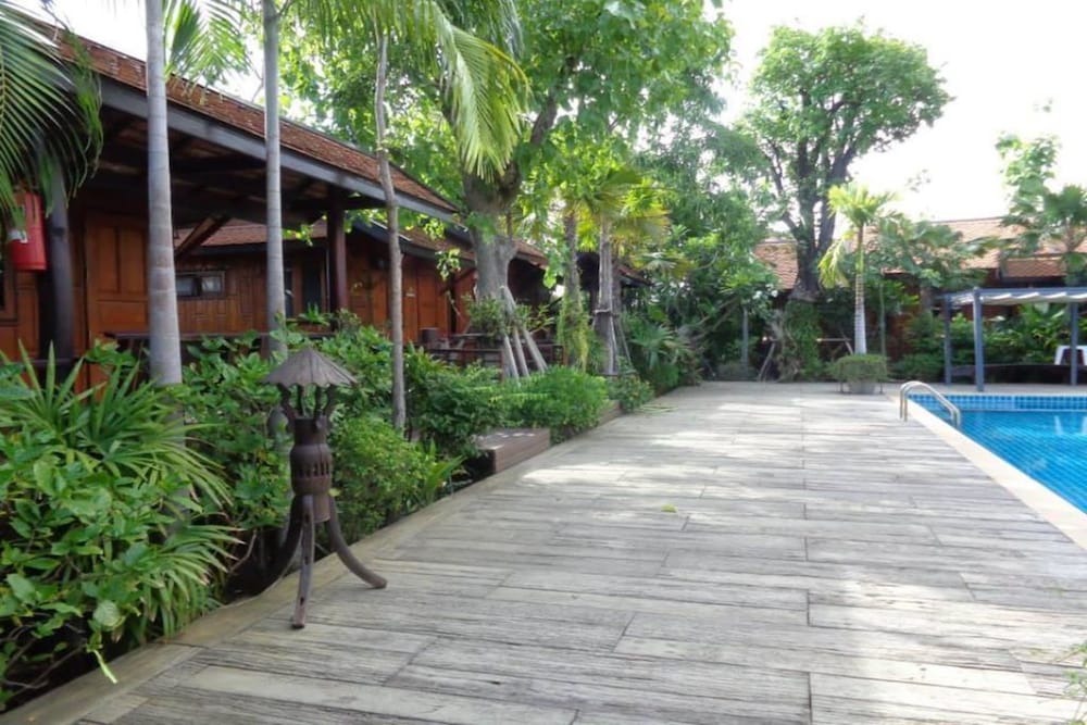 At Home Resort 25/38