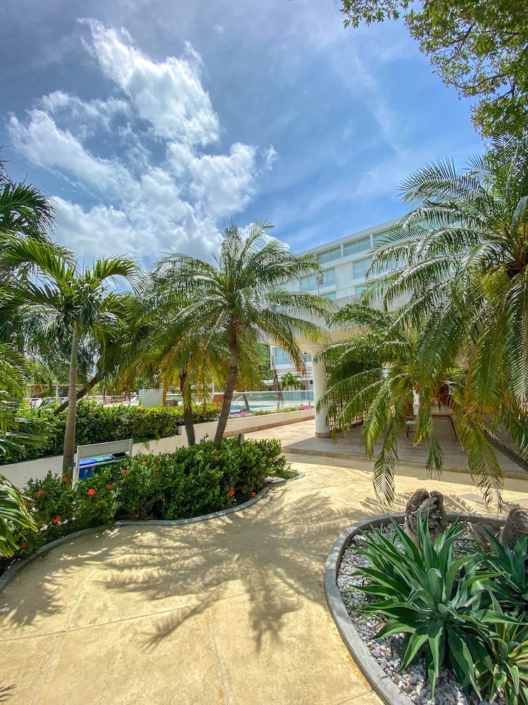 Hotel Tamaca Beach Resort 50/51