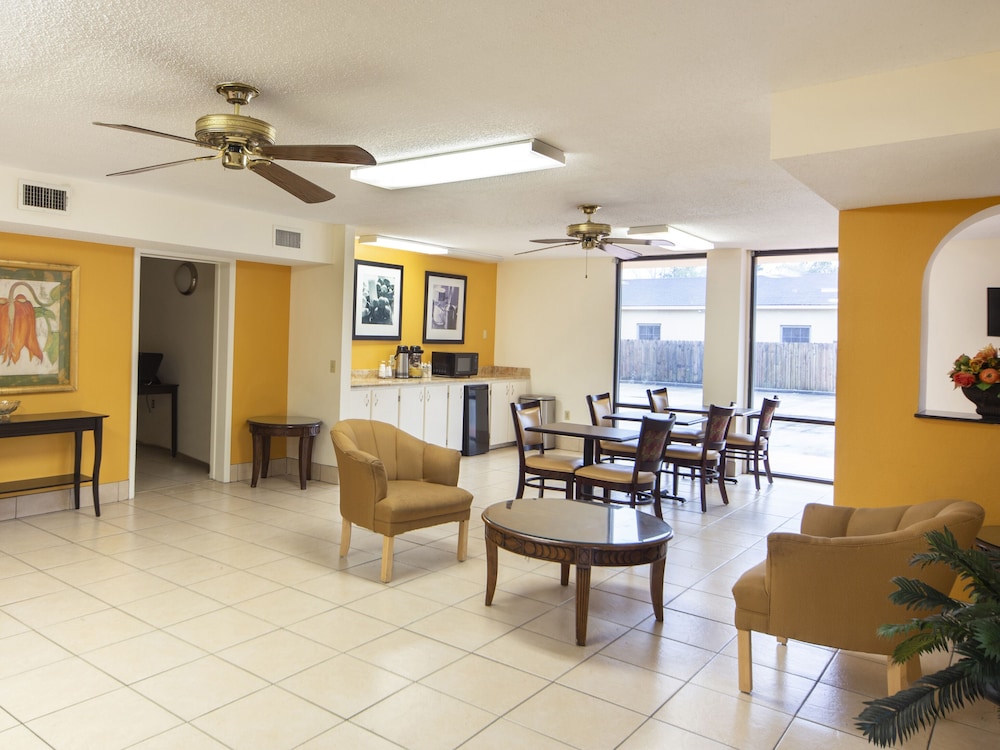 Hotel Brewton 44/49