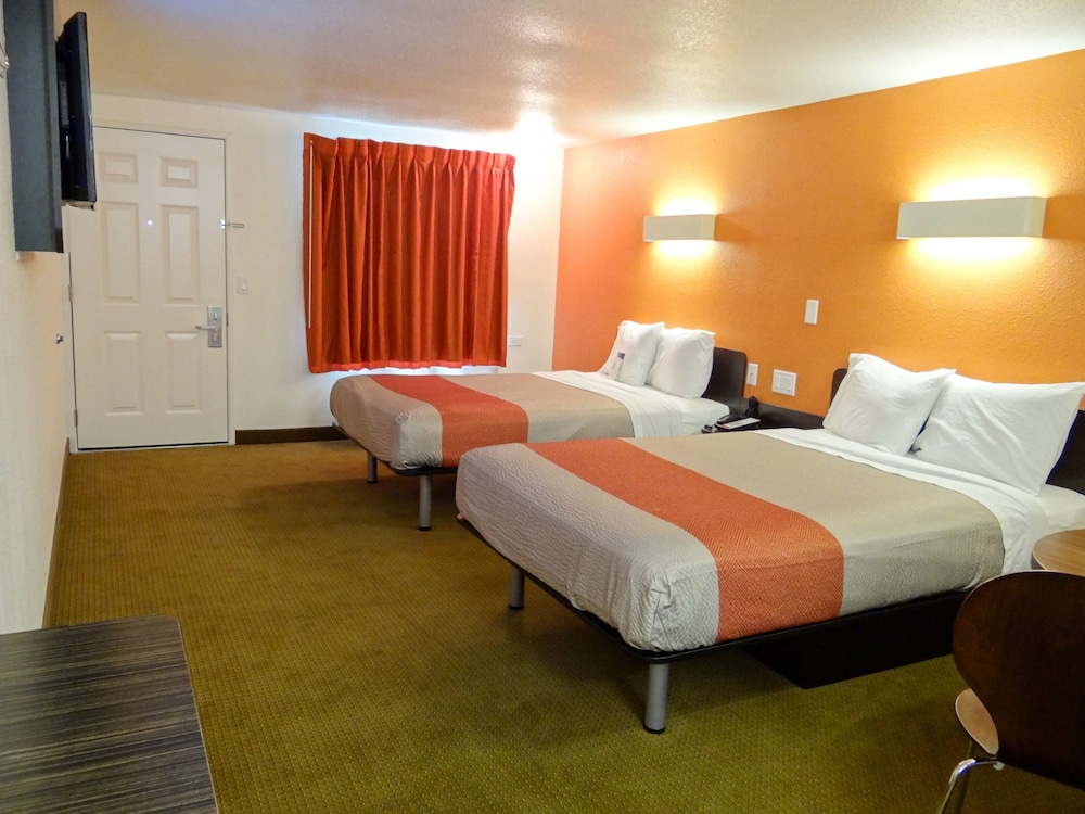 Motel6 Erie, PA 17/31