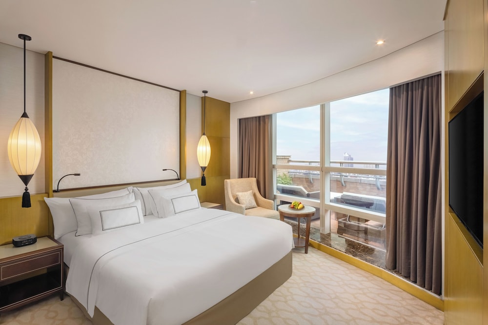 The Level, Suite, Balcony