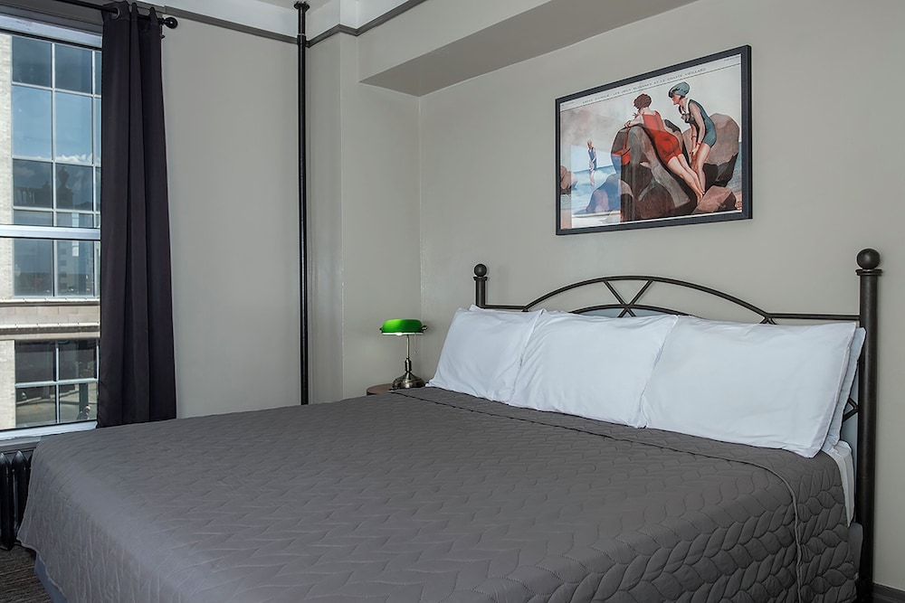 PRIVATE, KING BED
