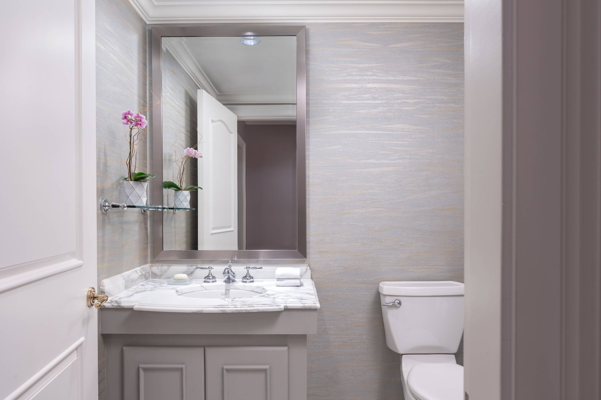 Marina, Club, Suite, King Bed, with View, 1.5 Bathrooms, Jetted Tub