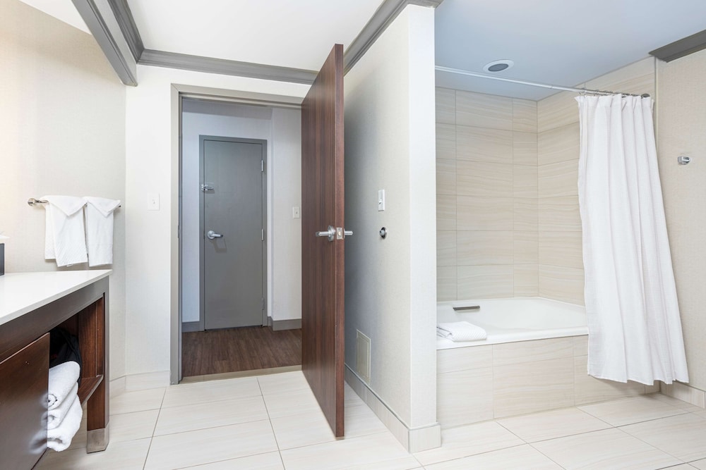 Embassy Suites Indianapolis Downtown 14/75