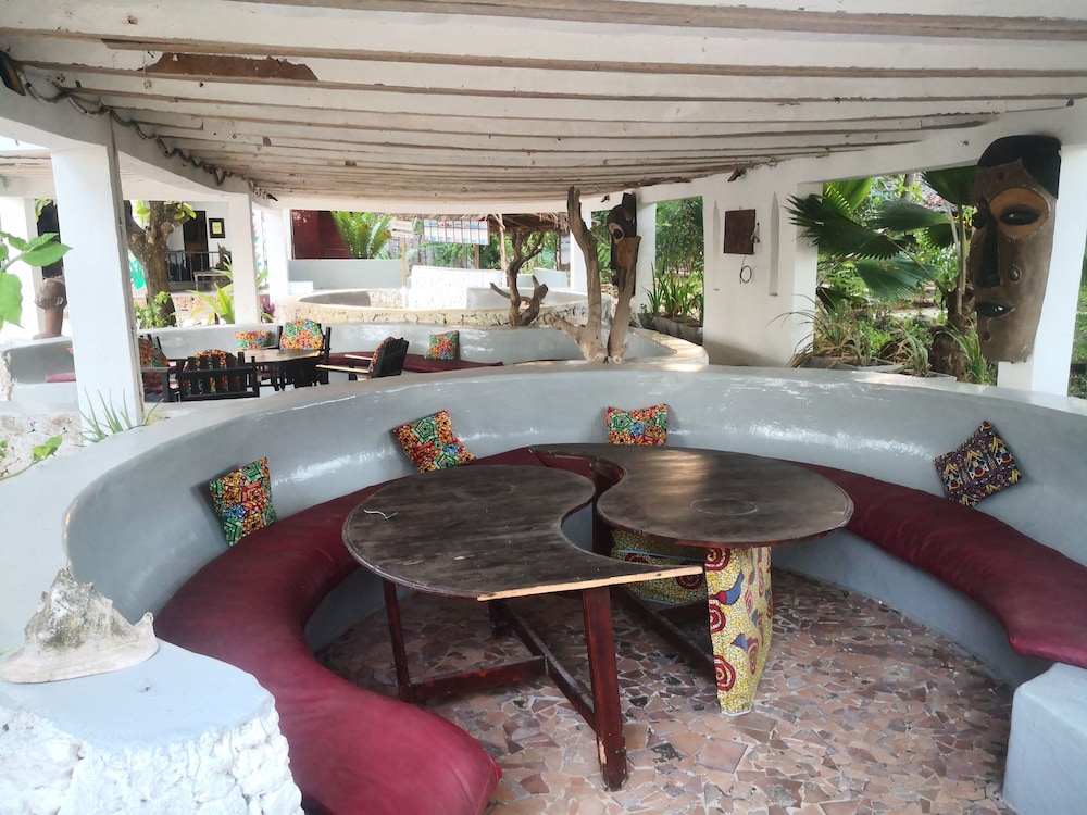 Mambo Ocean Resort 20/50