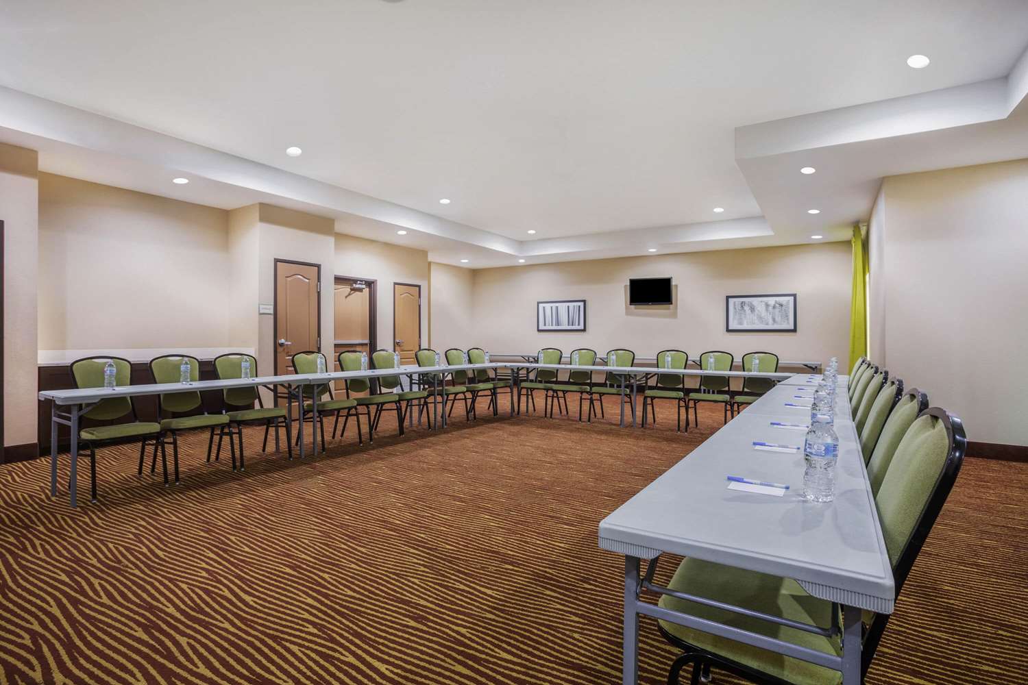 La Quinta Inn Suites Beeville 35/40