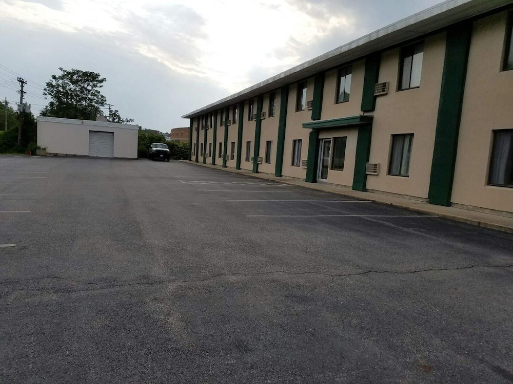 Woonsocket Motor Inn 1/15