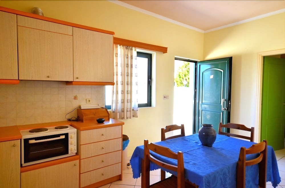 Aloni Suites 17/35