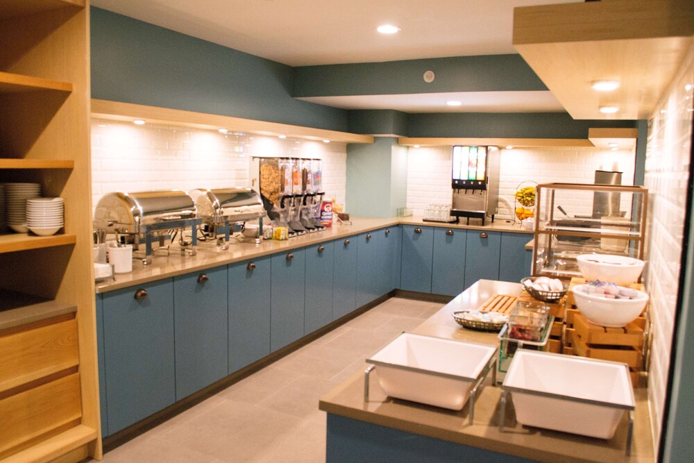 Country Inn & Suites by Radisson, Erie, PA 36/42