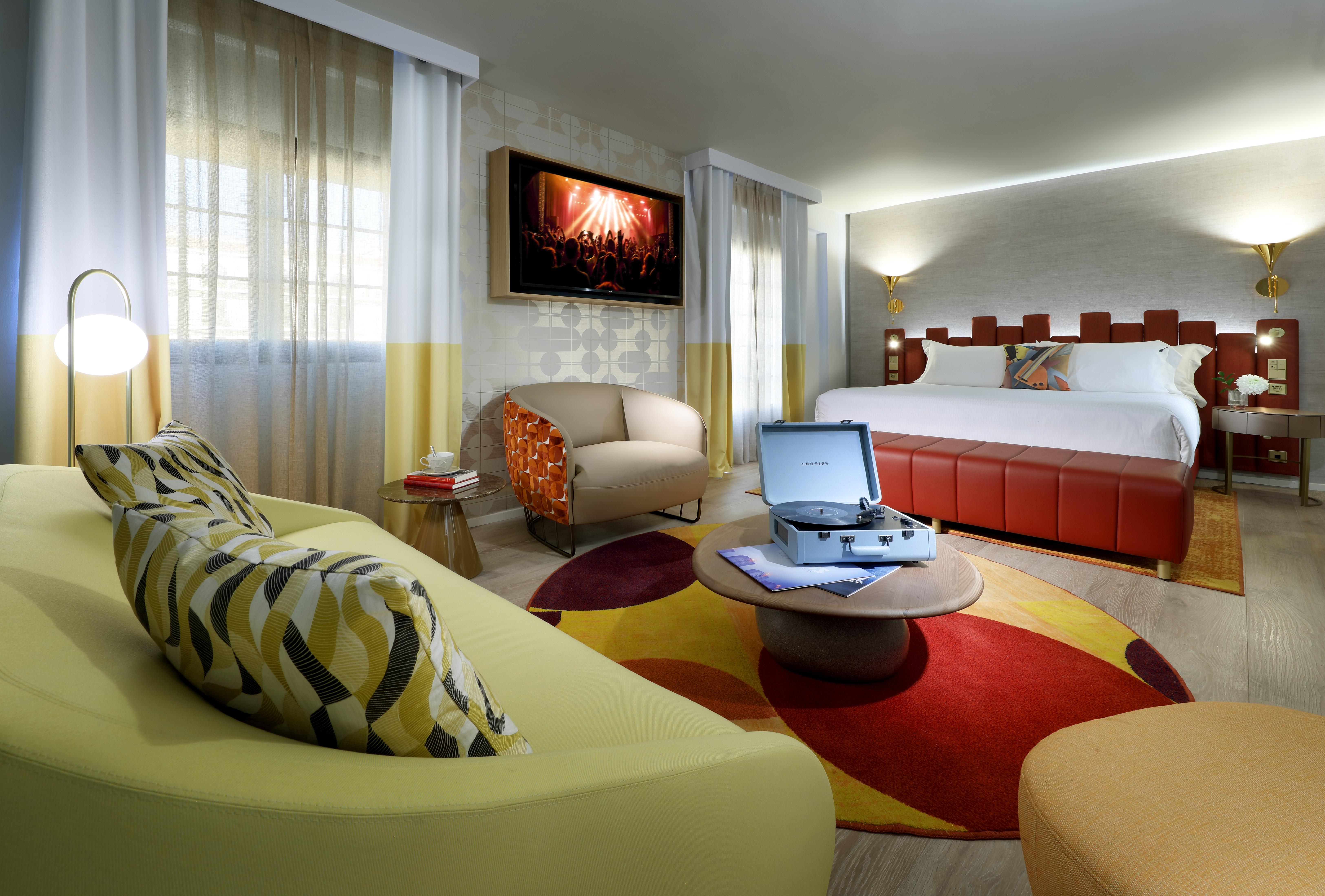 Silver, Suite, Balcony