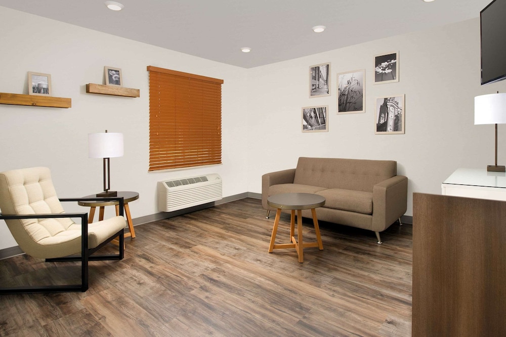 WoodSpring Suites Chicago Darien 19/29