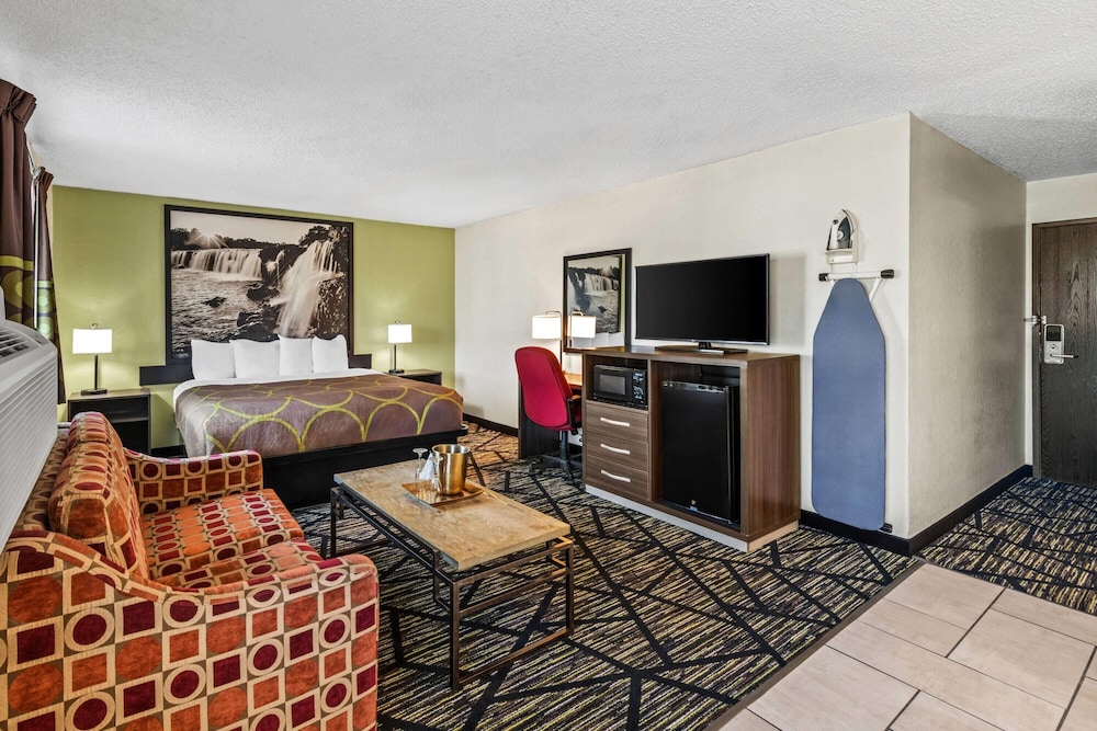 Super 8 By Wyndham Independence Kansas City 36/55