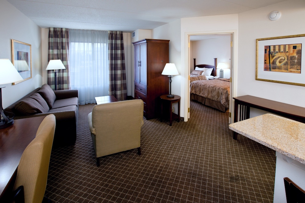 Staybridge Suites Indianapolis Airport 34/70