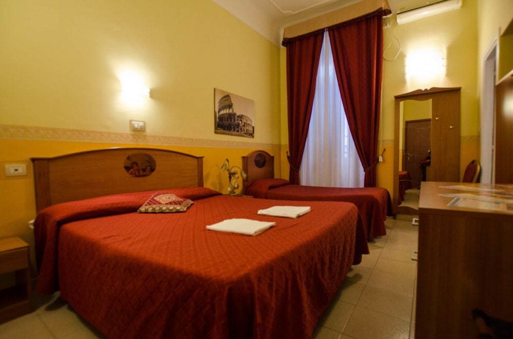 Hotel Cherubini 5/23