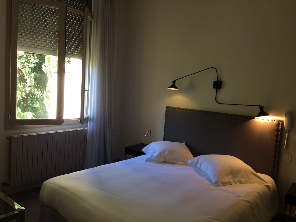 HOTEL D'ANGLETERRE 4/33