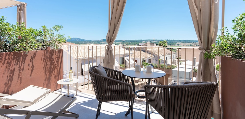 Ynaira Hotel and Spa 44/47