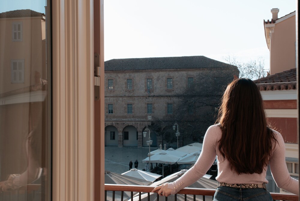 Castellano Hotel & Suites 57/63