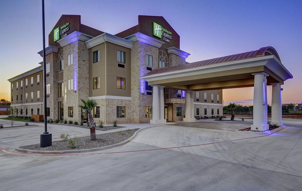 Holiday Inn Express And Suites Carrizo Springs 1/40