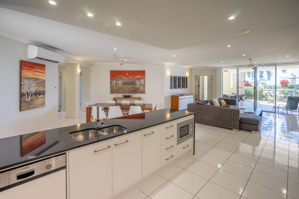 Vue Apartments Trinity Beach 7/50