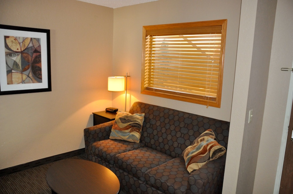 AmericInn by Wyndham Clear Lake 34/52