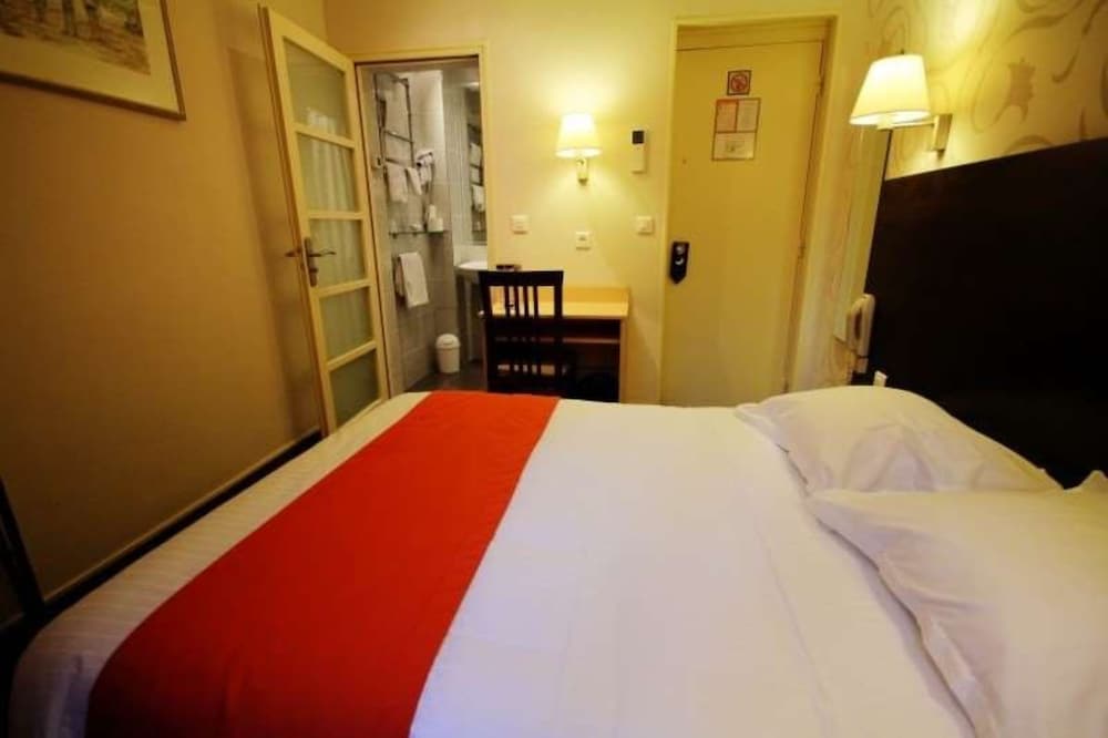 Hotel Des Trois Gares 12/48