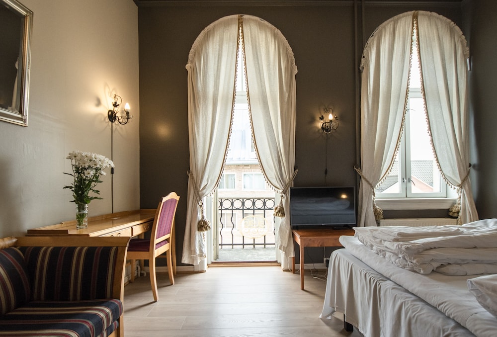 Grand Hotel 23/30