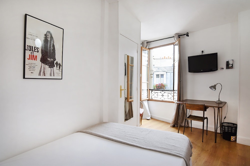 ROOM, SINGLE