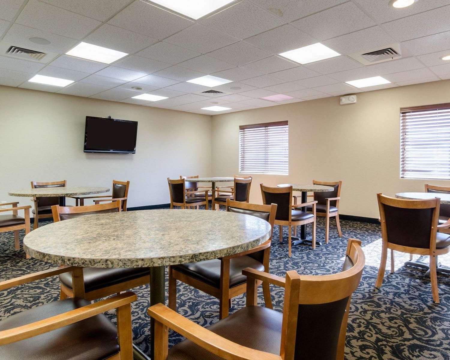 Comfort Inn Garden City 18/19