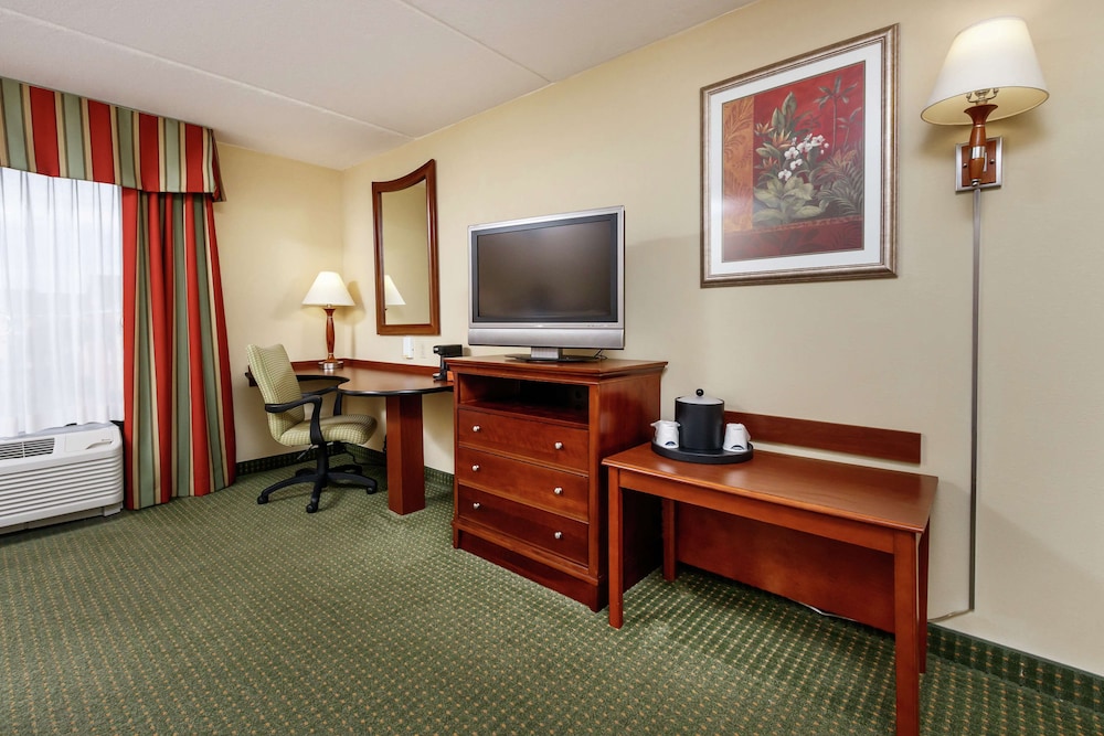 Hampton Inn and Suites Navarre 48/53