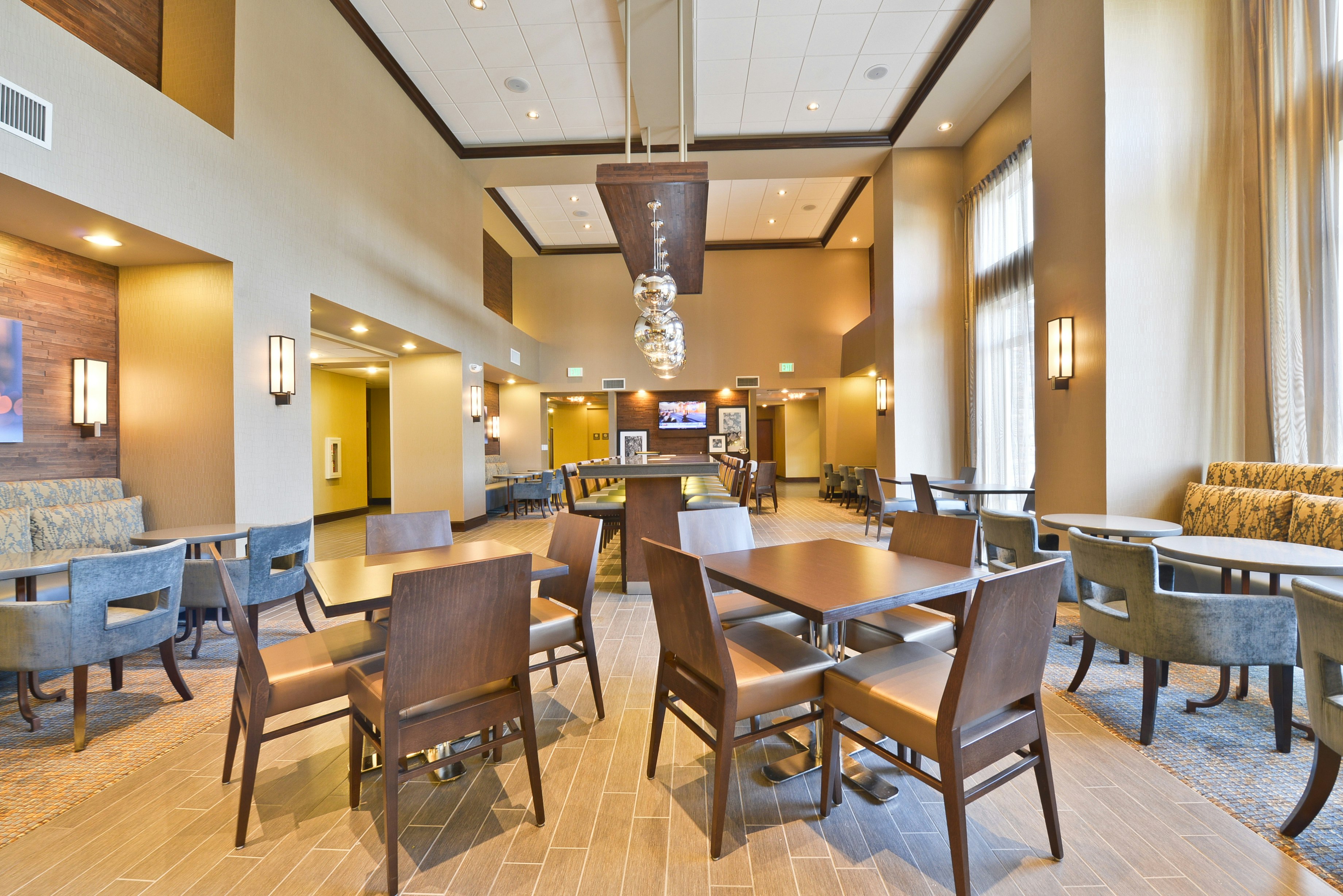 Hampton Inn And Suites Greensborocoliseum 39/59