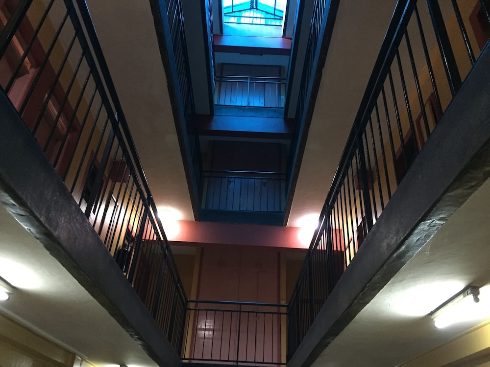 Nyam Hotel 2/26