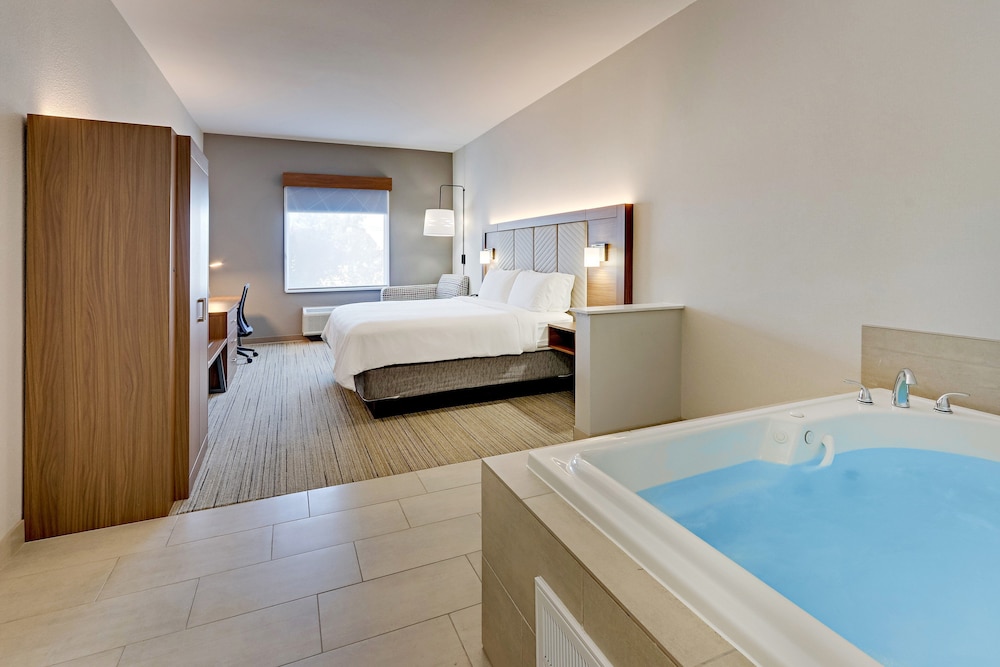 Holiday Inn Express Hotel & Suites Weatherford 28/57