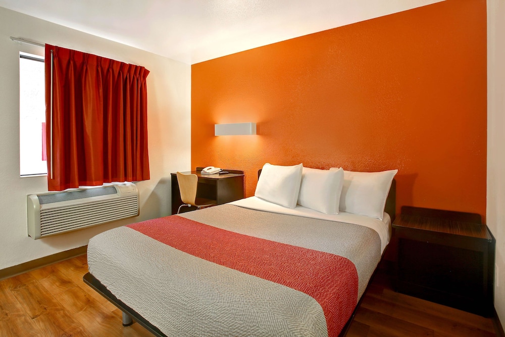 Motel6 Sunnyvale, CA - North 28/60