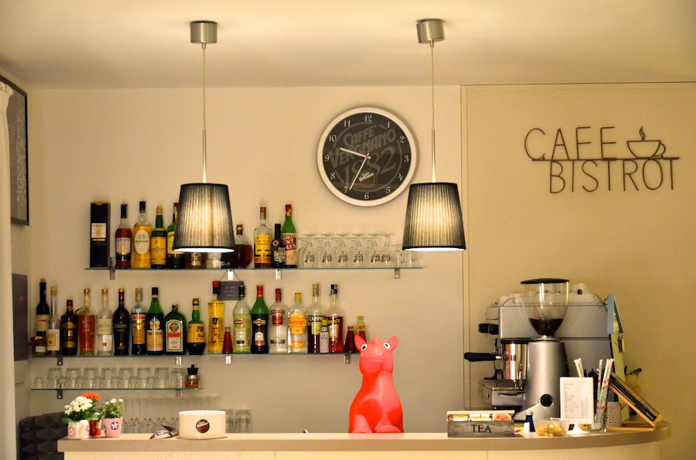 Petit Hotel 18/50