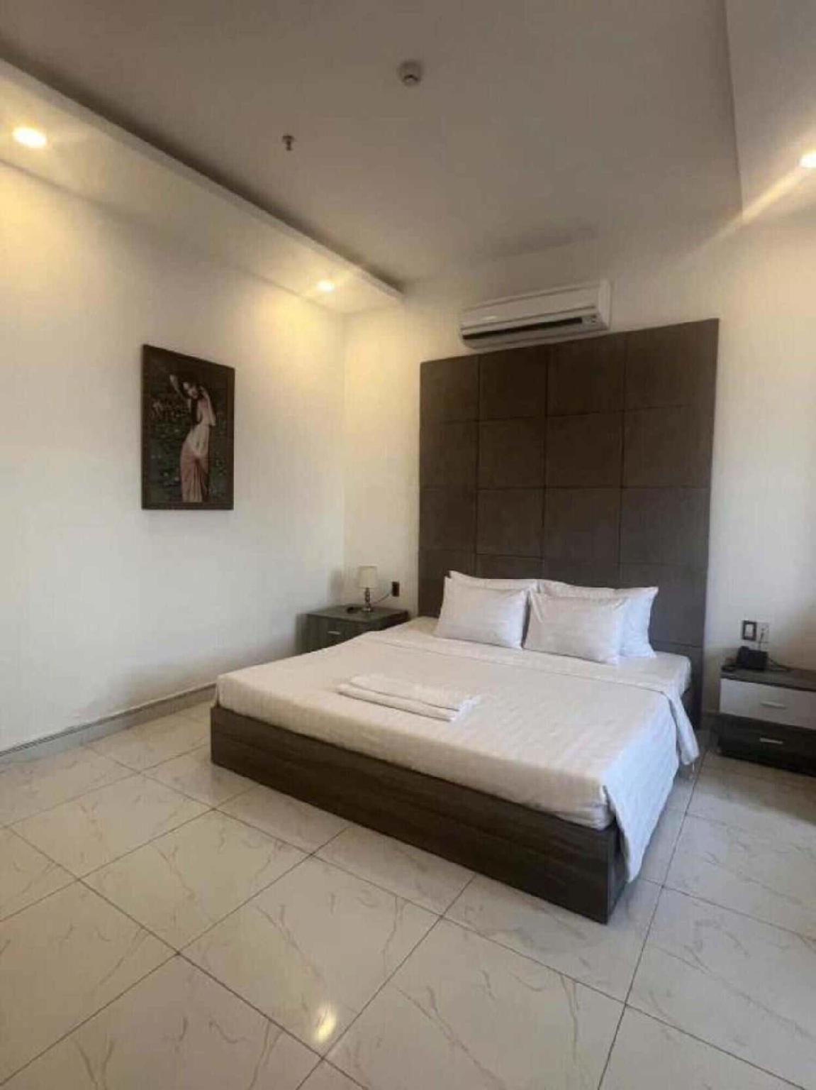 Semi Room, Standard, Semi Double Bed