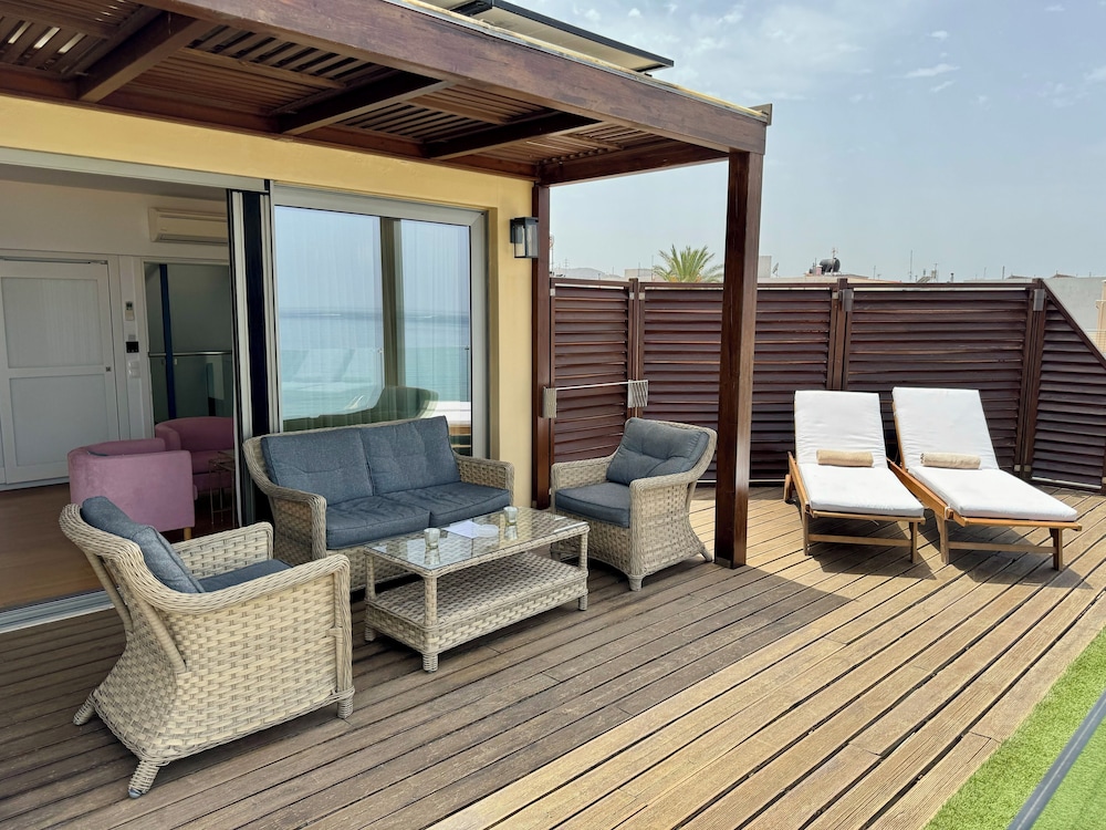 Petra Beach Hotel 56/68