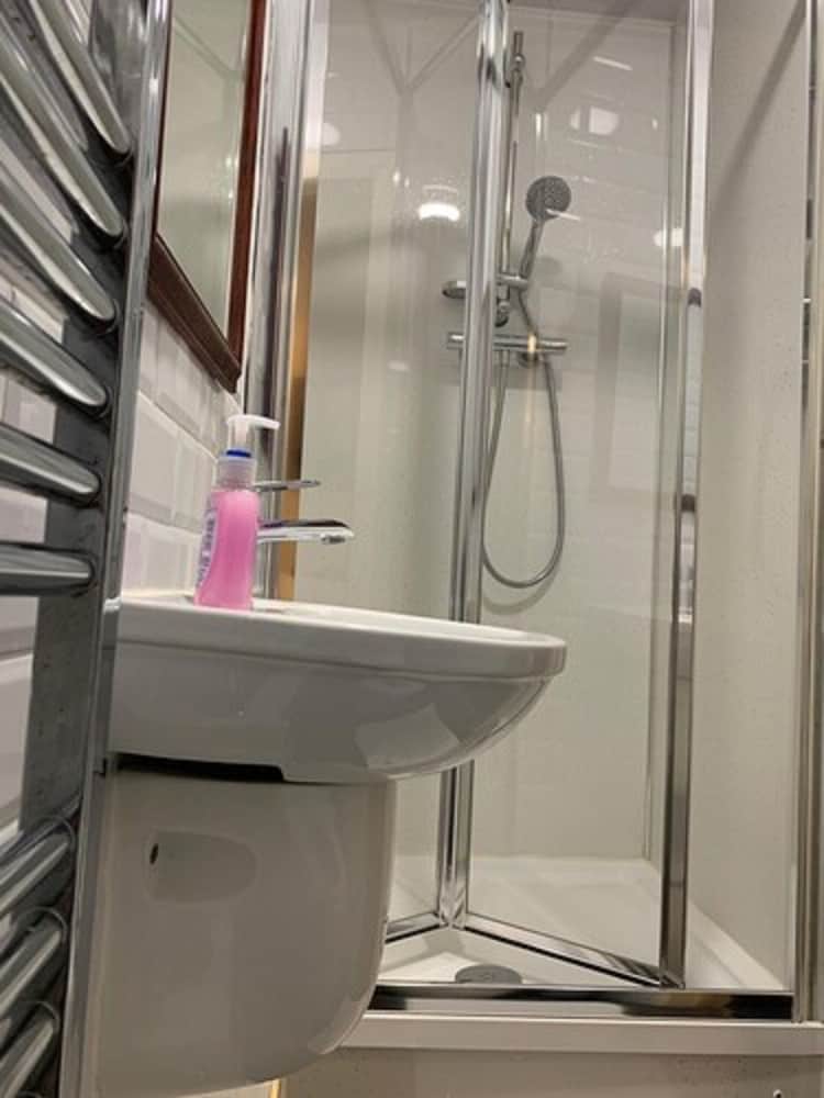 Twickenham Guest House 48/49